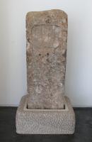Monòlit de pedra amb l'escut de les Borges Blanques